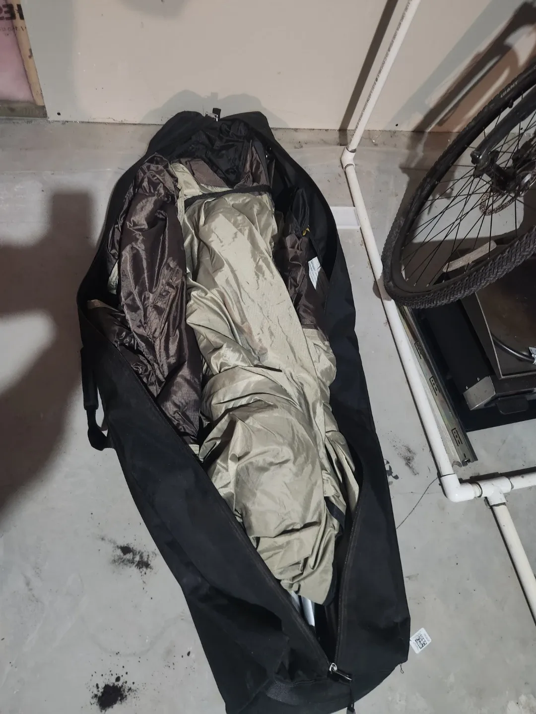 Cabela's portable washroom/ shower room in Carry Bag image indicator(2)