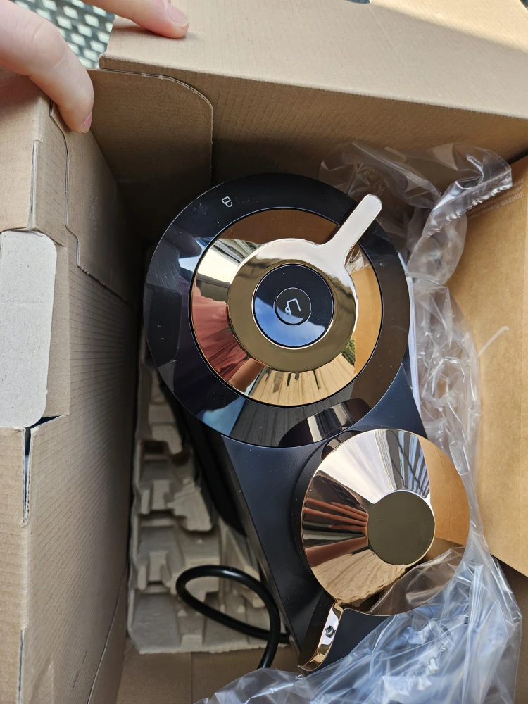 Nespresso Vertuo Next Coffee Machine - Brand New! - photo 3