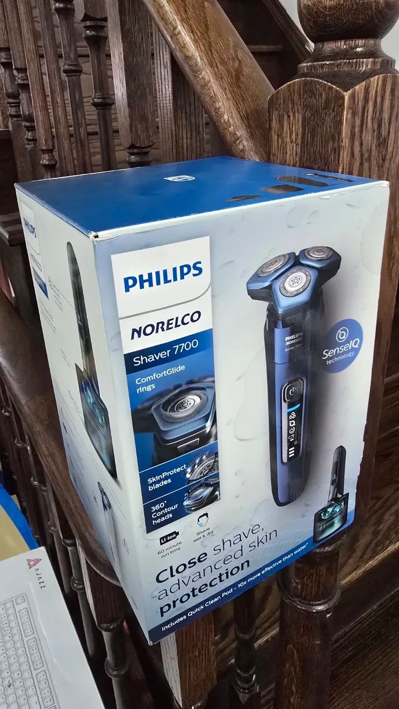 Philips Norelco Shaver 7700 - Brand New!