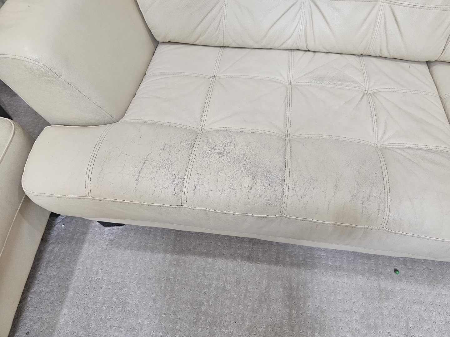 🛋️ Genuine Leather Sofa – free (Originally $3000 from Leon’s) - photo 3