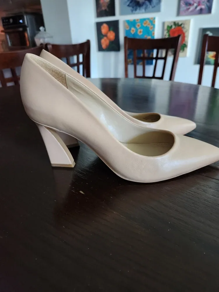 Vince Camuto Women's Pointed Toe Heels - Size 8.5