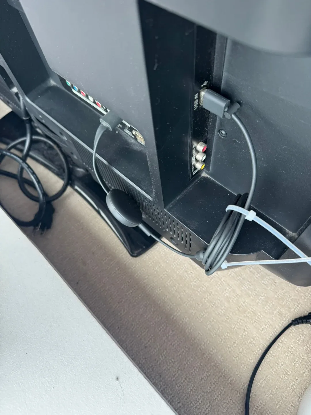 LG TV - Great Condition! 32" Include Chromecast image indicator(2)