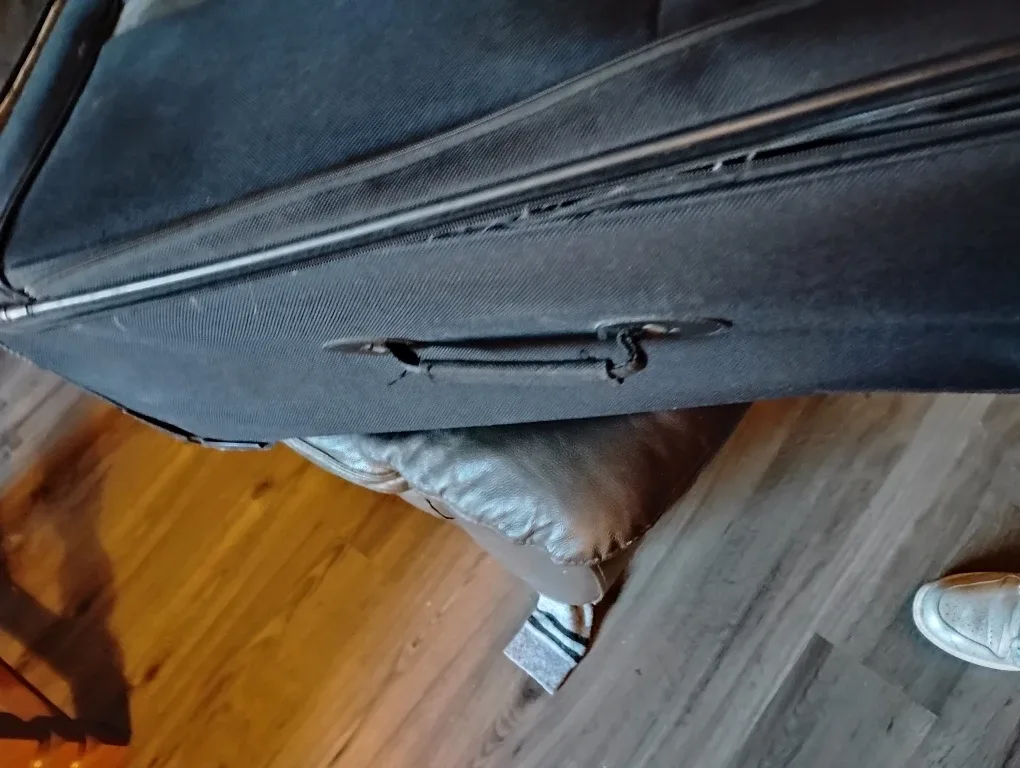 Accord II 29" Expandable Upright Luggage image indicator(2)