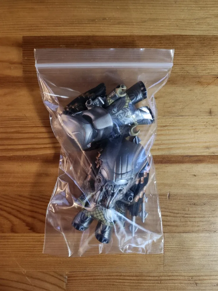 Alien vs. Predator TITANS Vinyl Figures Set image indicator(8)