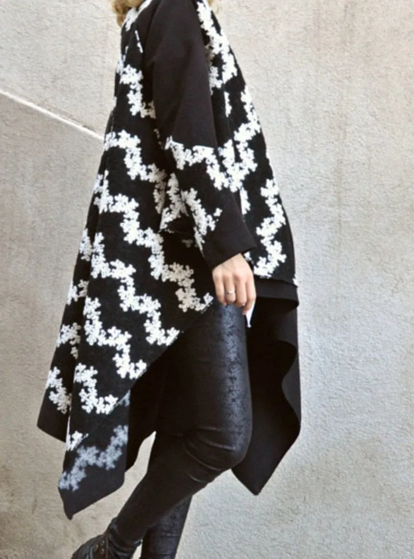 New Black/White Cashmere/ Wool Blend Embroidered Coat image indicator(2)