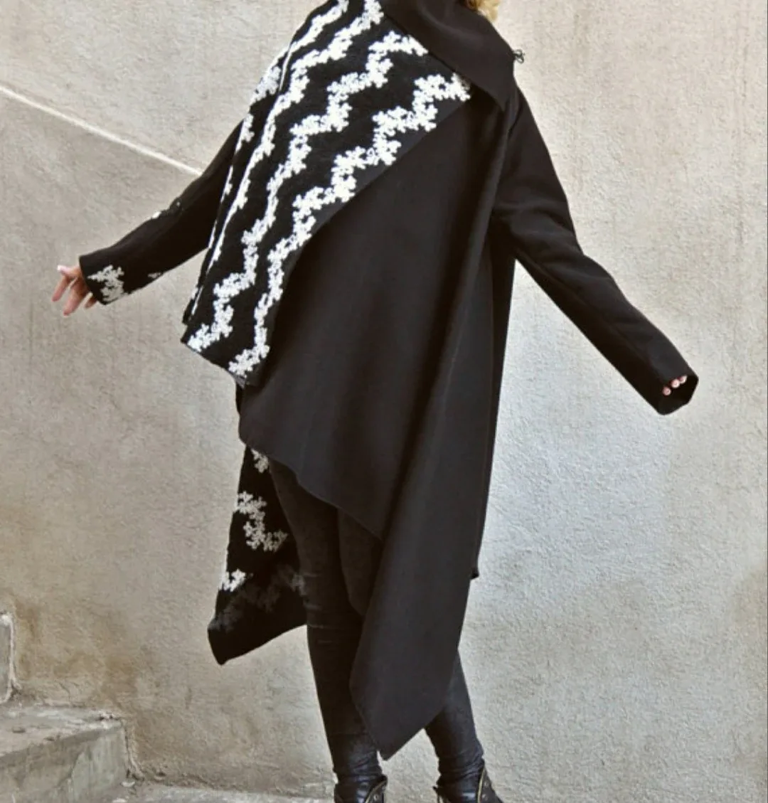New Black/White Cashmere/ Wool Blend Embroidered Coat image indicator(3)