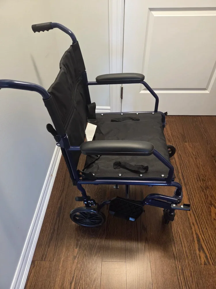 Lightweight Transport Wheelchair image indicator(2)