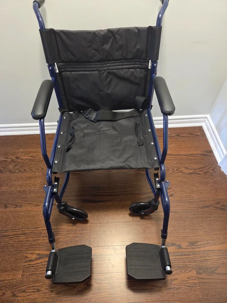 Lightweight Transport Wheelchair image indicator(3)
