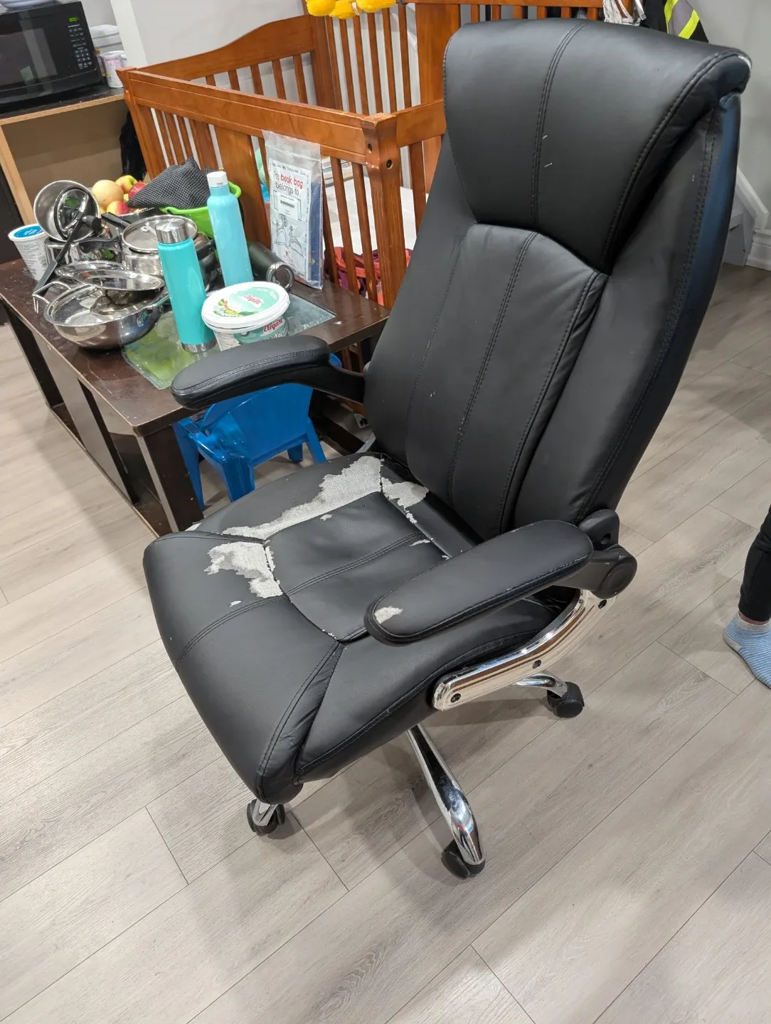 Black Leather Office Chair - Worn Condition image indicator(3)