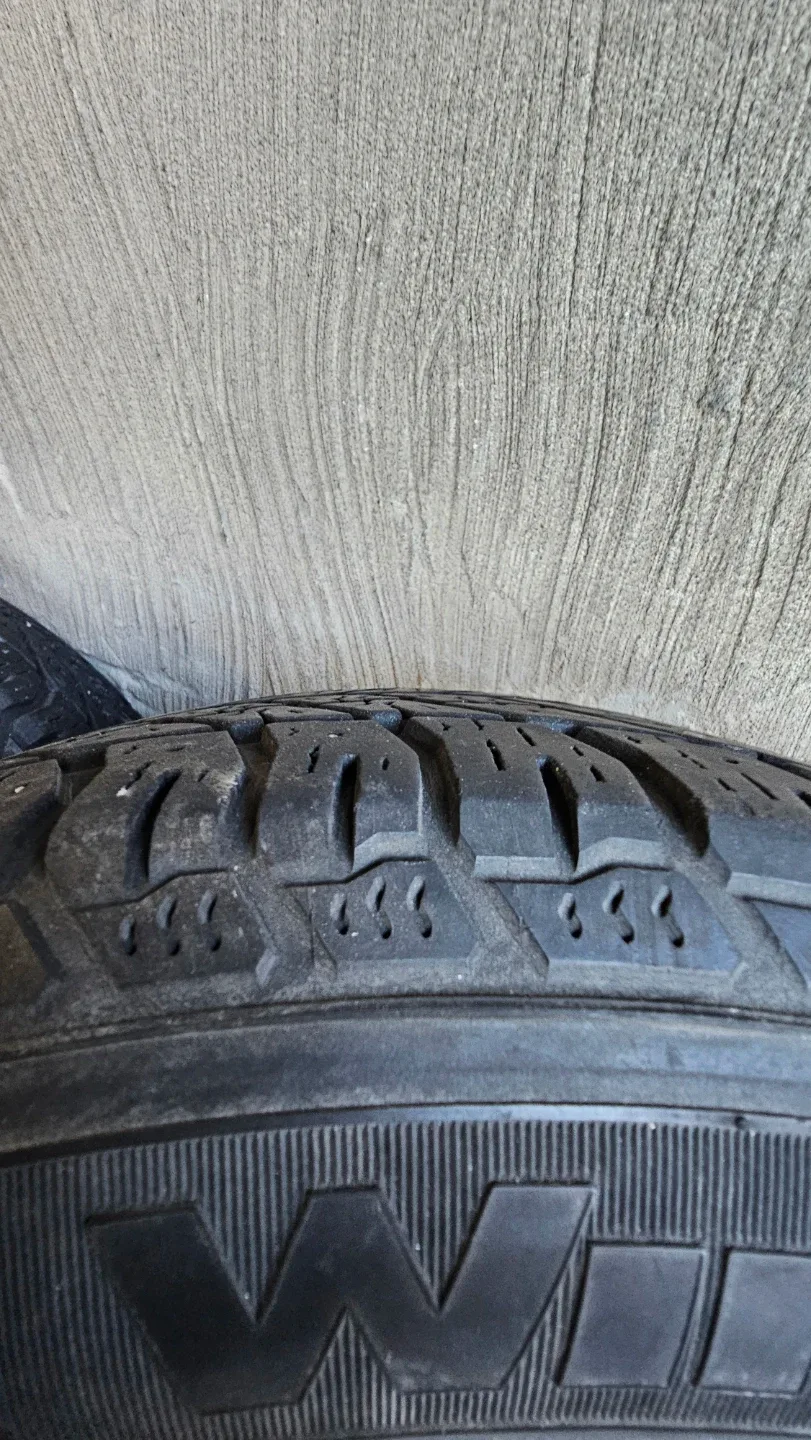 4 Goodyear Ultra Grip/Pirelli Ice Zero Winter Tires P195/65 R15 image indicator(7)