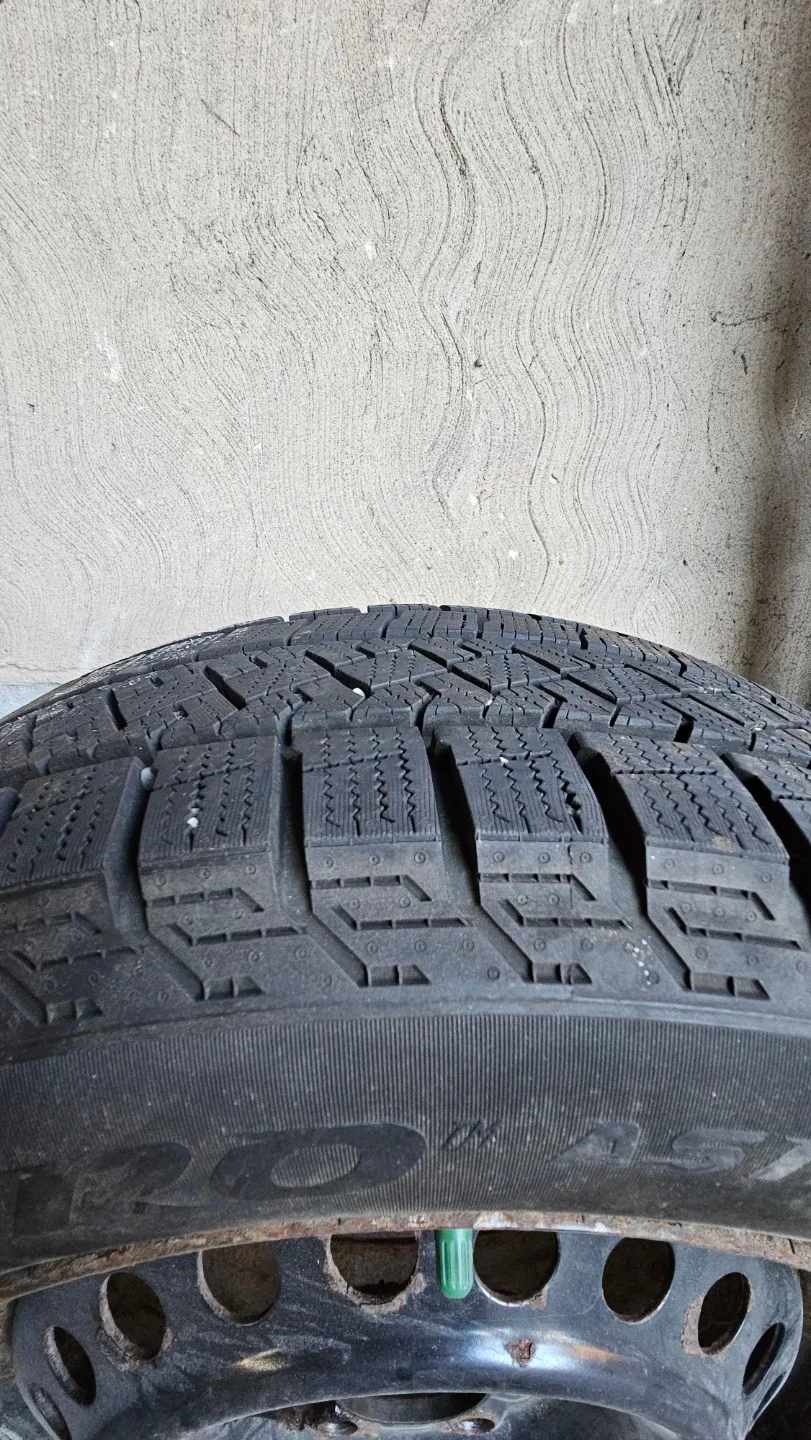 4 Goodyear Ultra Grip/Pirelli Ice Zero Winter Tires P195/65 R15 image indicator(10)