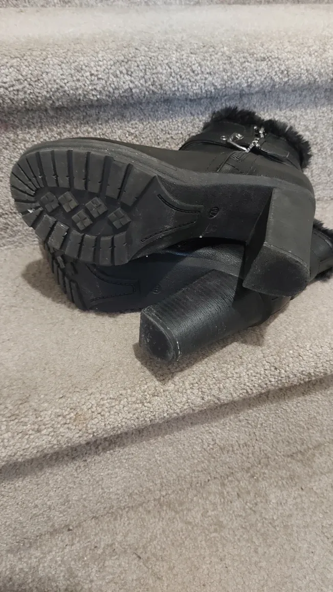 Guess Black Ankle Boots - Size 7 image indicator(5)