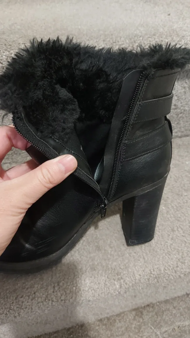 Guess Black Ankle Boots - Size 7 image indicator(8)