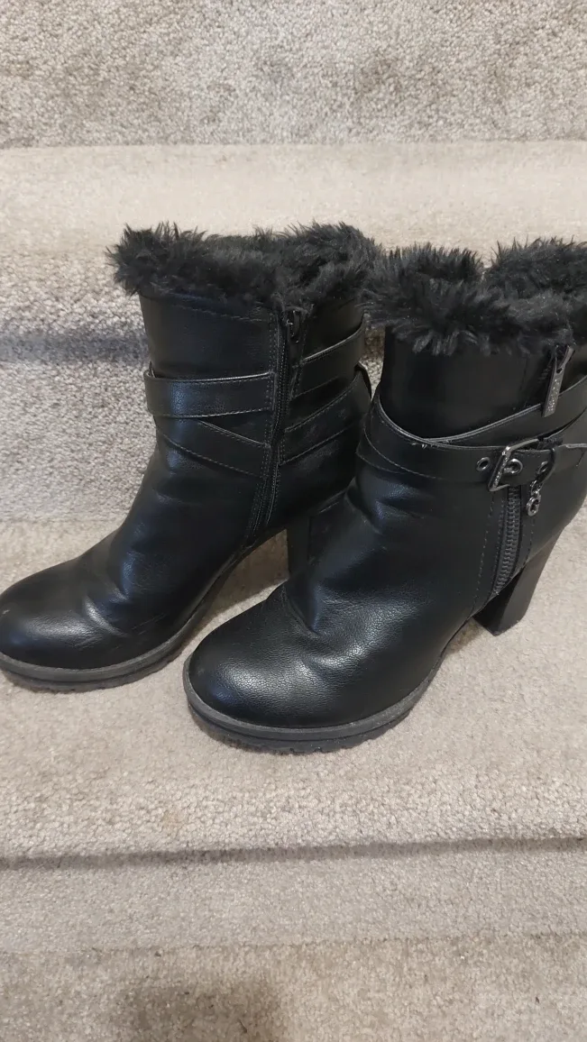Guess Black Ankle Boots - Size 7 image indicator(9)
