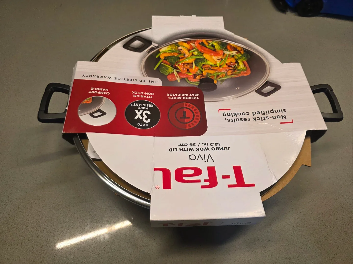 T-fal Viva Jumbo Wok with Lid - 14.2 in / 36 cm