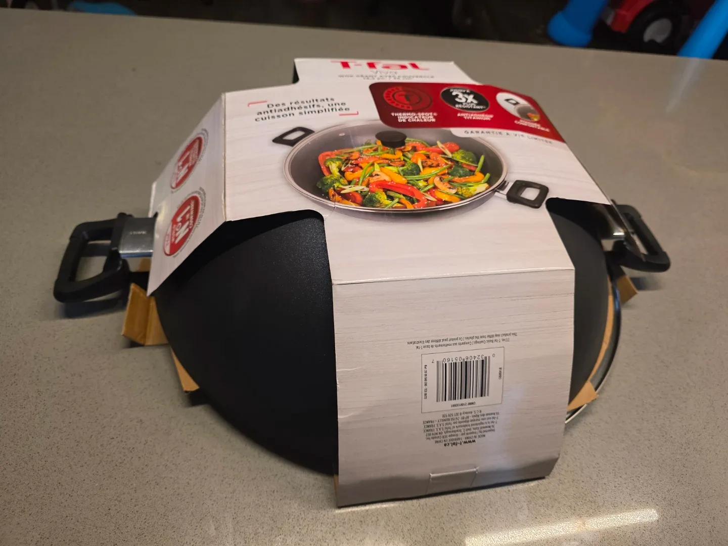 T-fal Viva Jumbo Wok with Lid - 14.2 in / 36 cm image indicator(3)