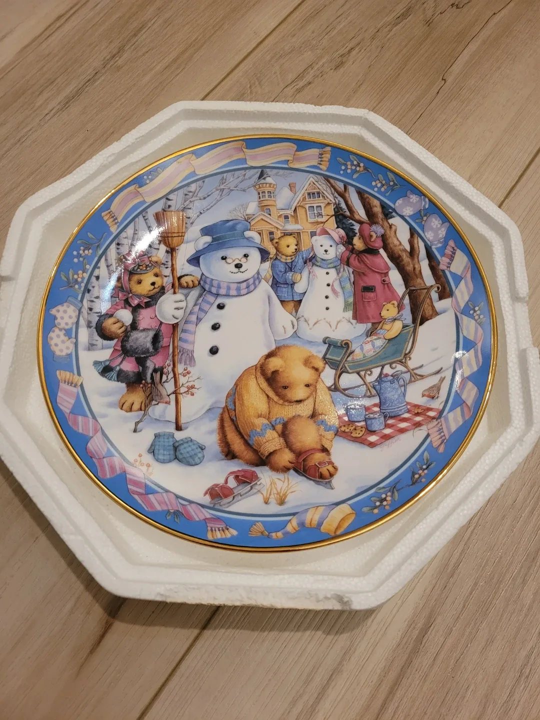 Collectible Plate with Bear Winter Scene 8" image indicator(6)