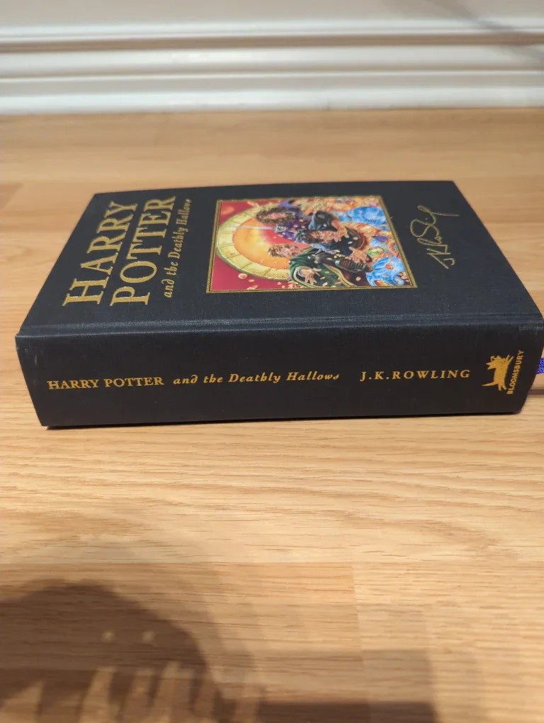 Harry Potter and the Deathly Hallows by J.K. Rowling image indicator(4)