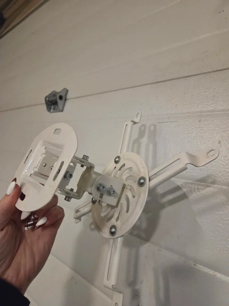 RCA Projector with Mount & Remote image indicator(2)