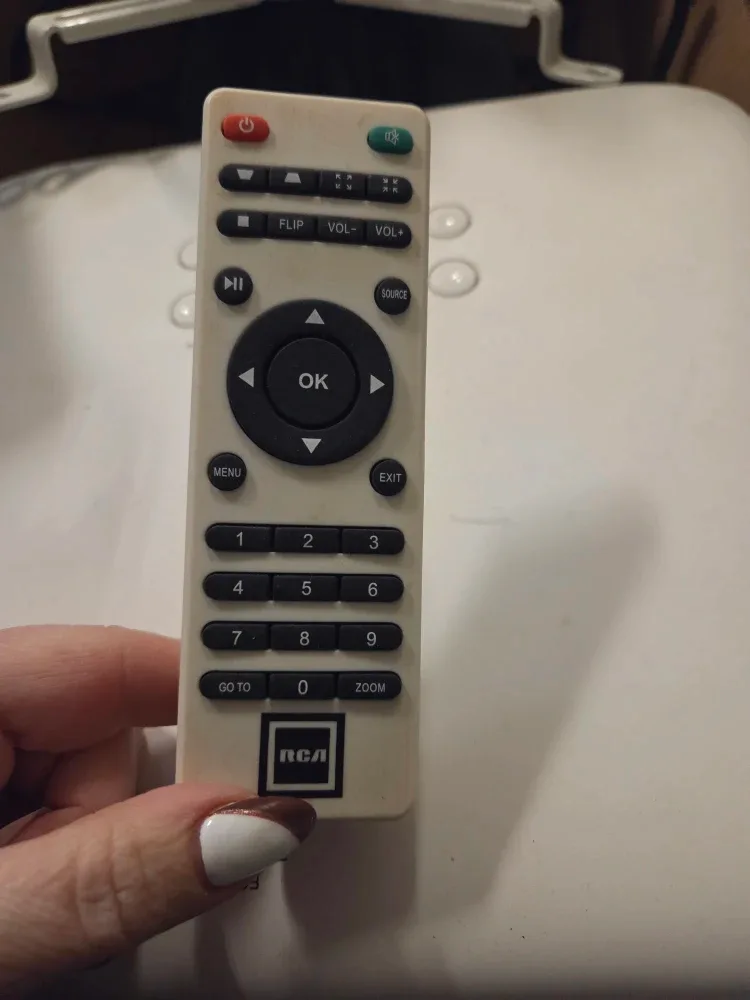 RCA Projector with Mount & Remote image indicator(3)