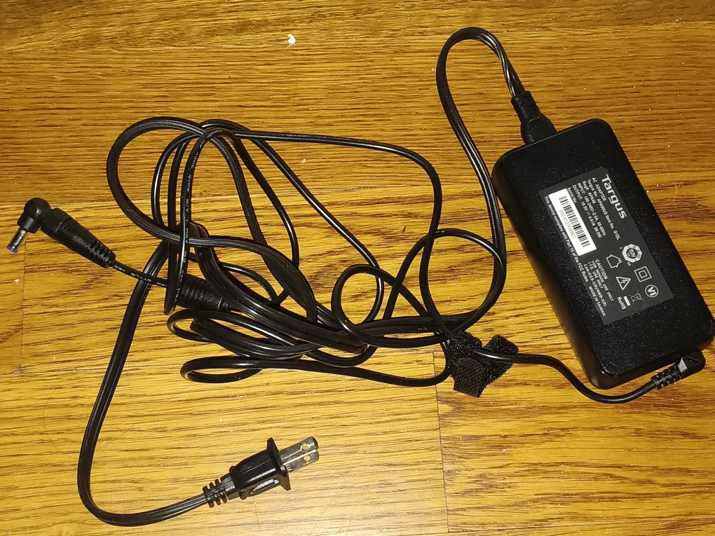 Insignia 90W Universal Laptop Charger - photo 2