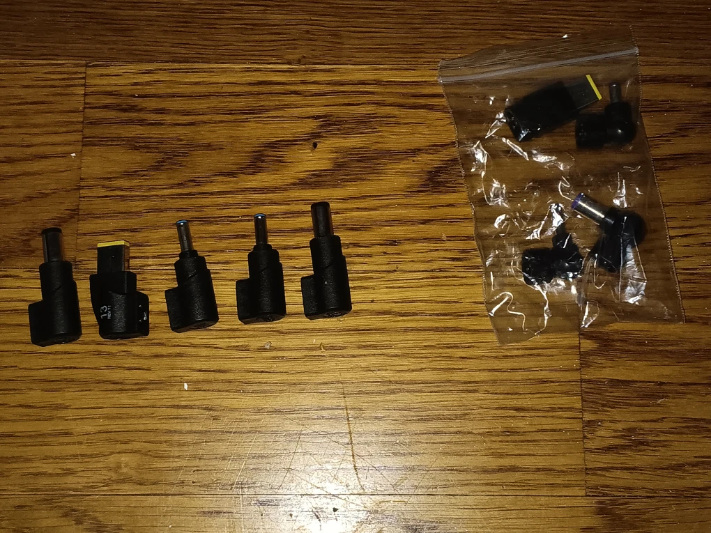 Insignia 90W Universal Laptop Charger - photo 3