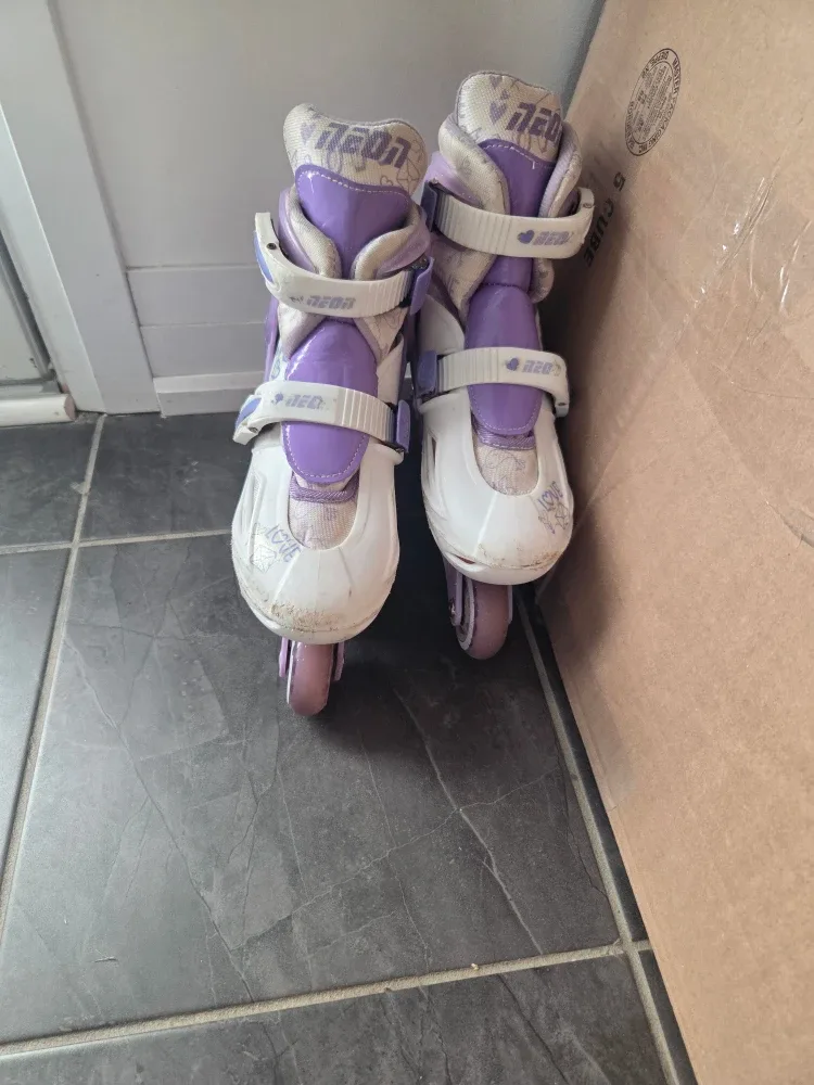 Girl's Roller Blades - Size 3-6 image indicator(2)