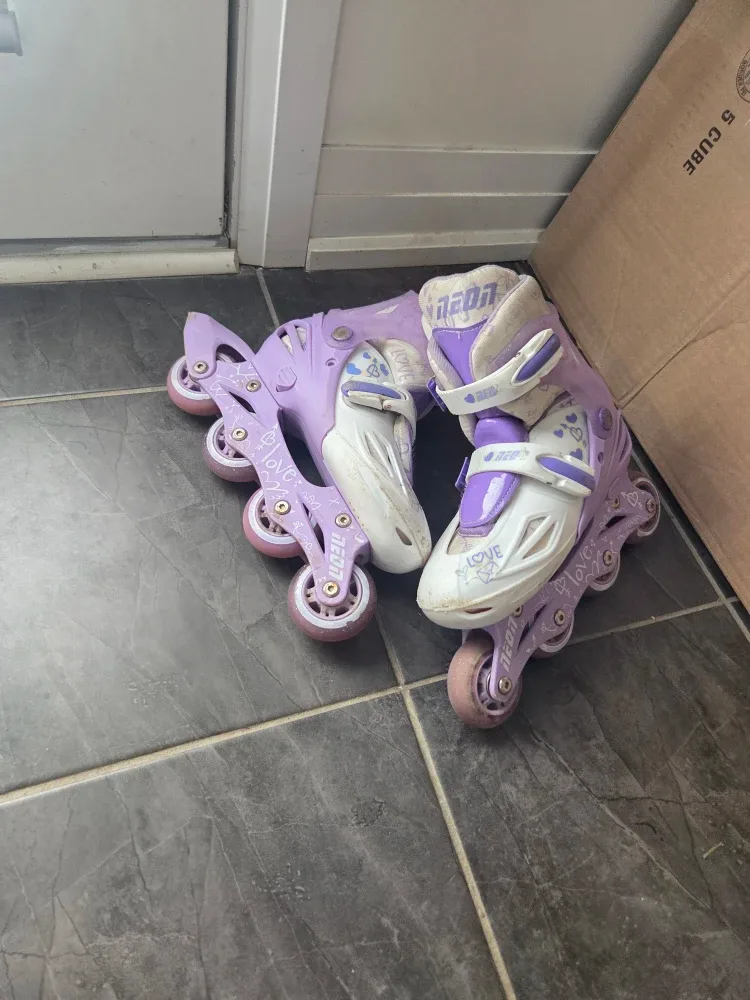 Girl's Roller Blades - Size 3-6 image indicator(3)