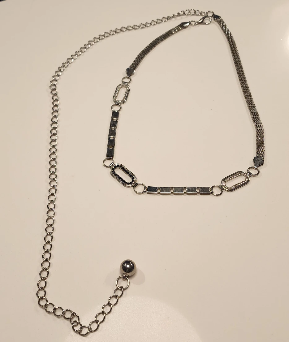Vintage Silver-Tone Waist Belt – Adjustable & Unique Design
