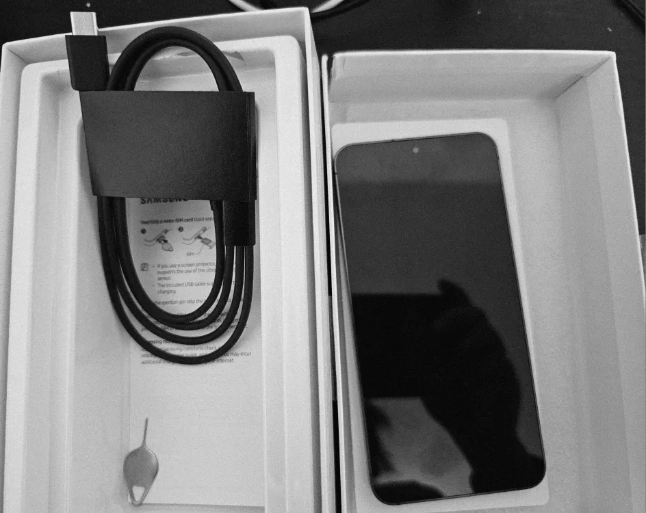 Samsung Galaxy S24 (SM-S921W)， 128GB,  Black, New!  Unblocked image indicator(2)