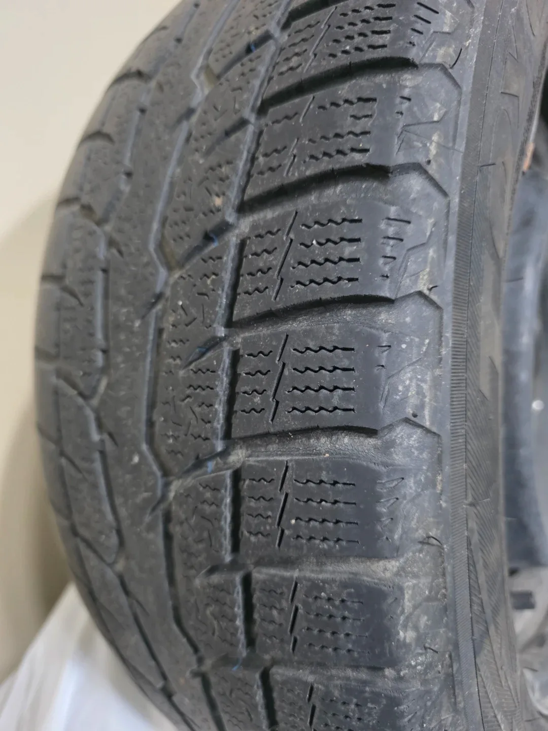 Set of 4 Toyo Observe G3-Ice Winter Tires 215/65R16 image indicator(2)