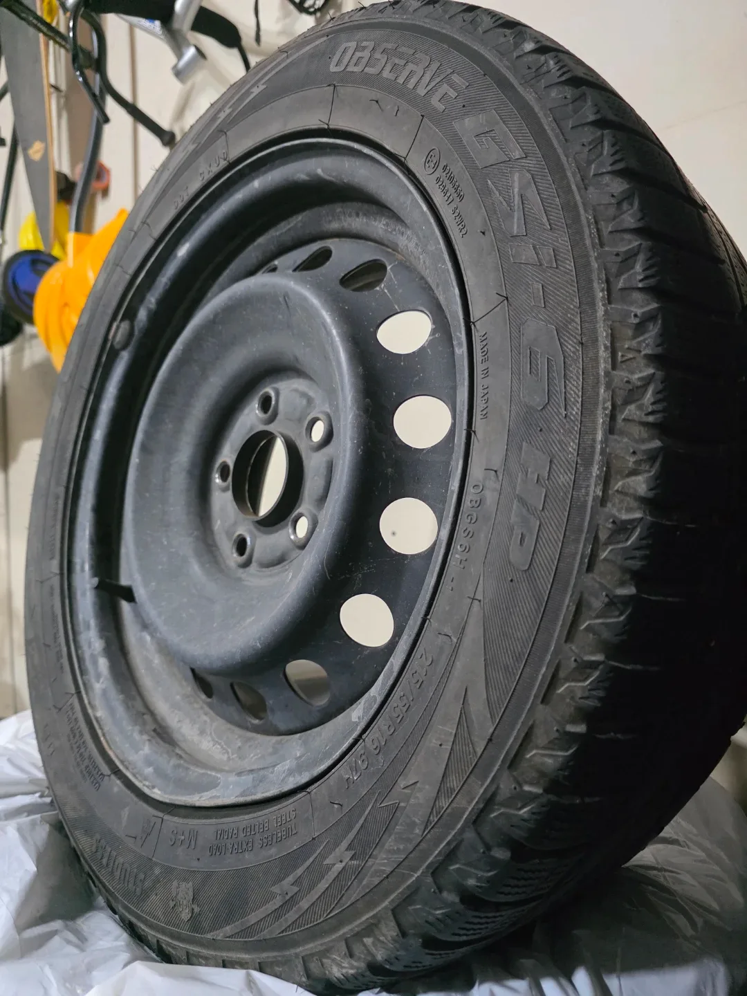 Set of 4 Toyo Observe G3-Ice Winter Tires 215/65R16 image indicator(3)