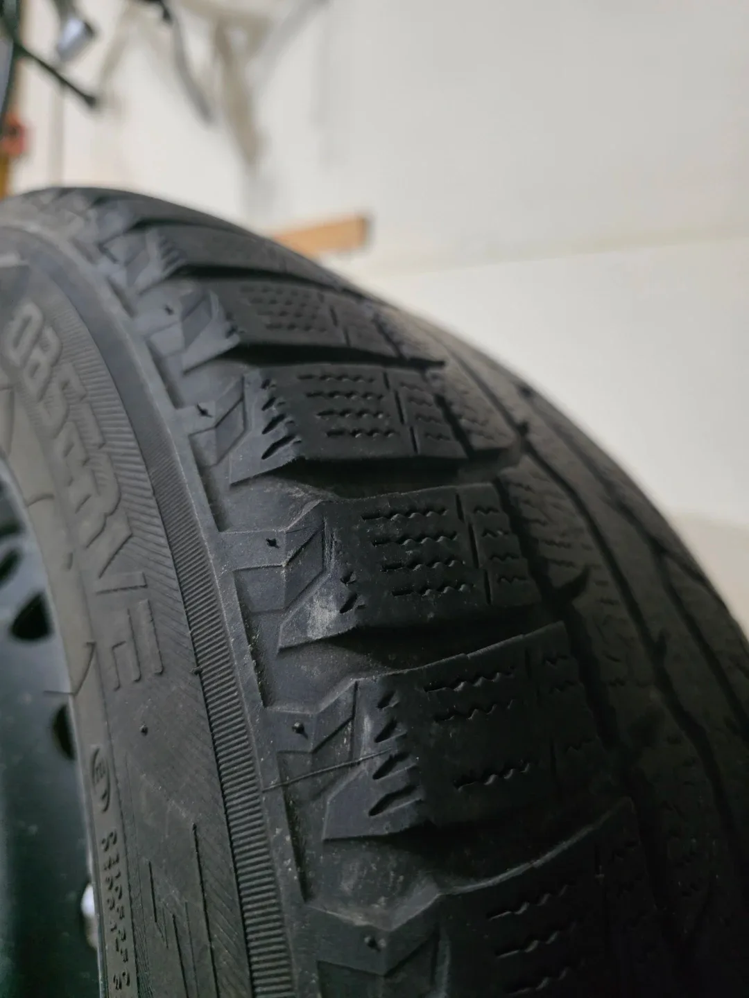 Set of 4 Toyo Observe G3-Ice Winter Tires 215/65R16 image indicator(4)