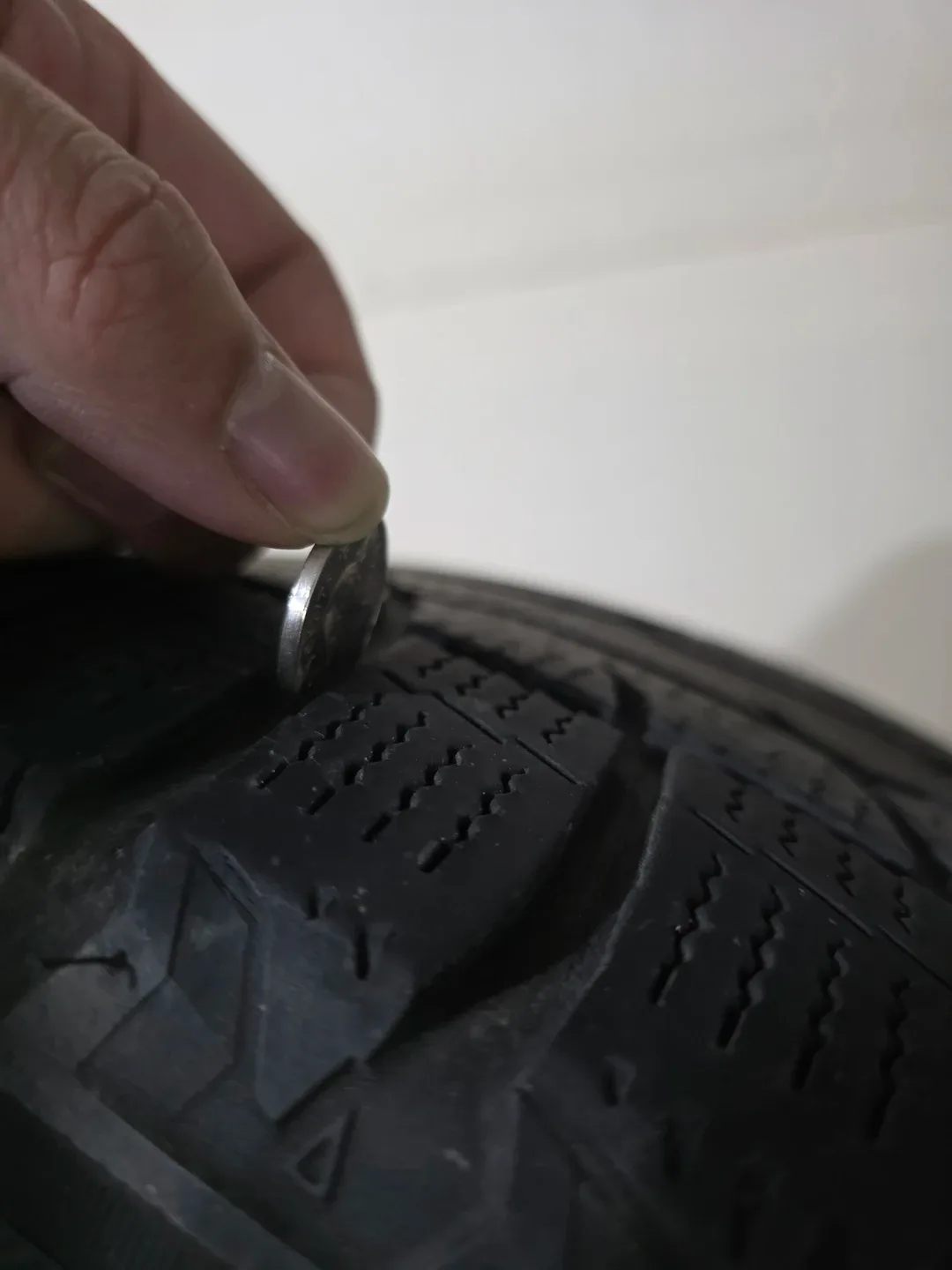 Set of 4 Toyo Observe G3-Ice Winter Tires 215/65R16 image indicator(5)