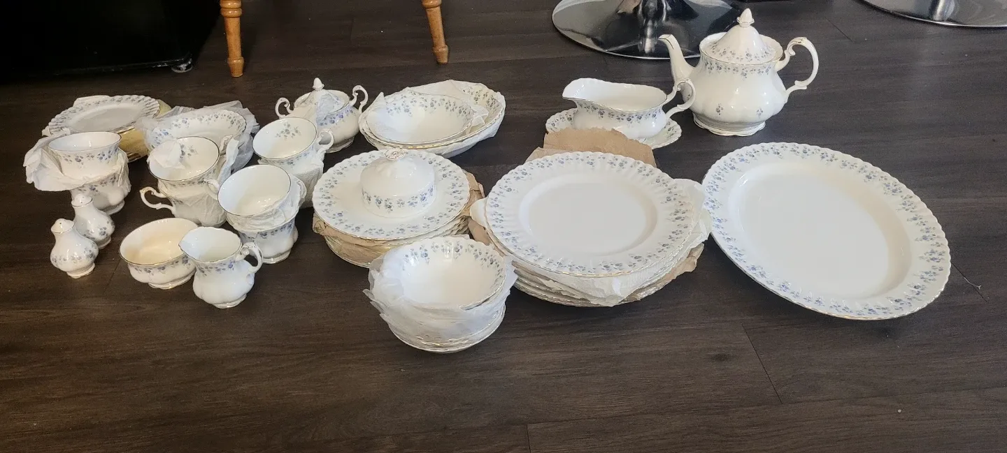 Royal Albert Memory Lane Bone China Tea Set image indicator(2)