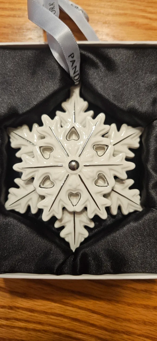❄️Pandora 2015 Limited Edition Snowflake Ornament Brand New 🎁🥕 image indicator(2)