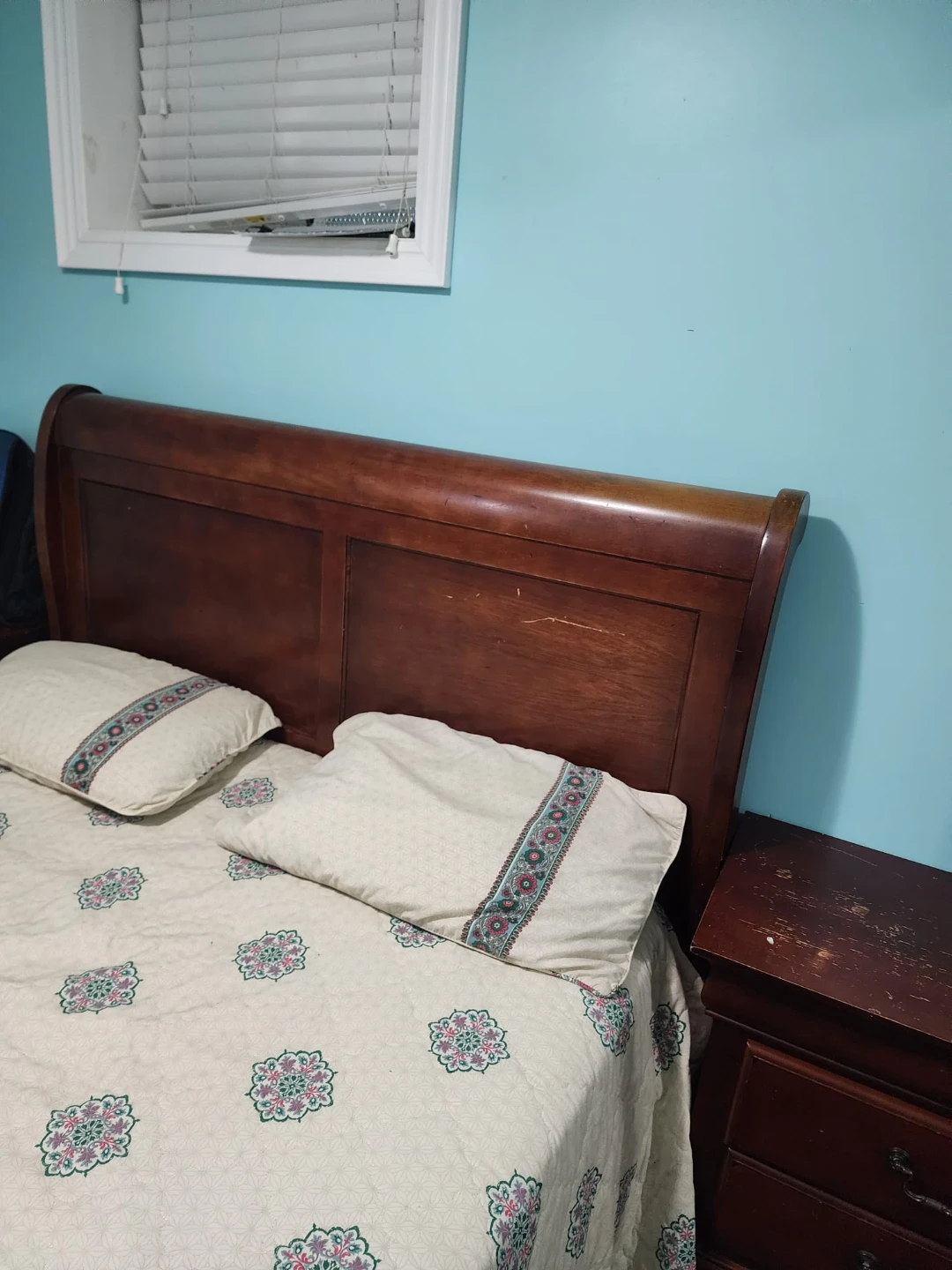 Traditional Wood Queen Sleigh Bed Set(2Nightstands) - photo 3