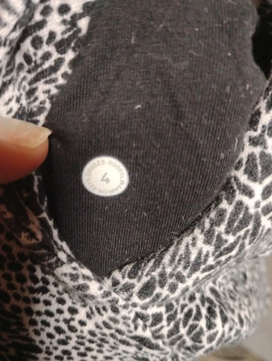 Lululemon Scuba Hoodie, Size 4 image indicator(2)