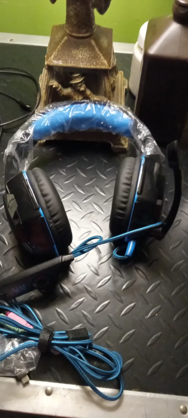 Gaming Headset - Black and Blue image indicator(5)