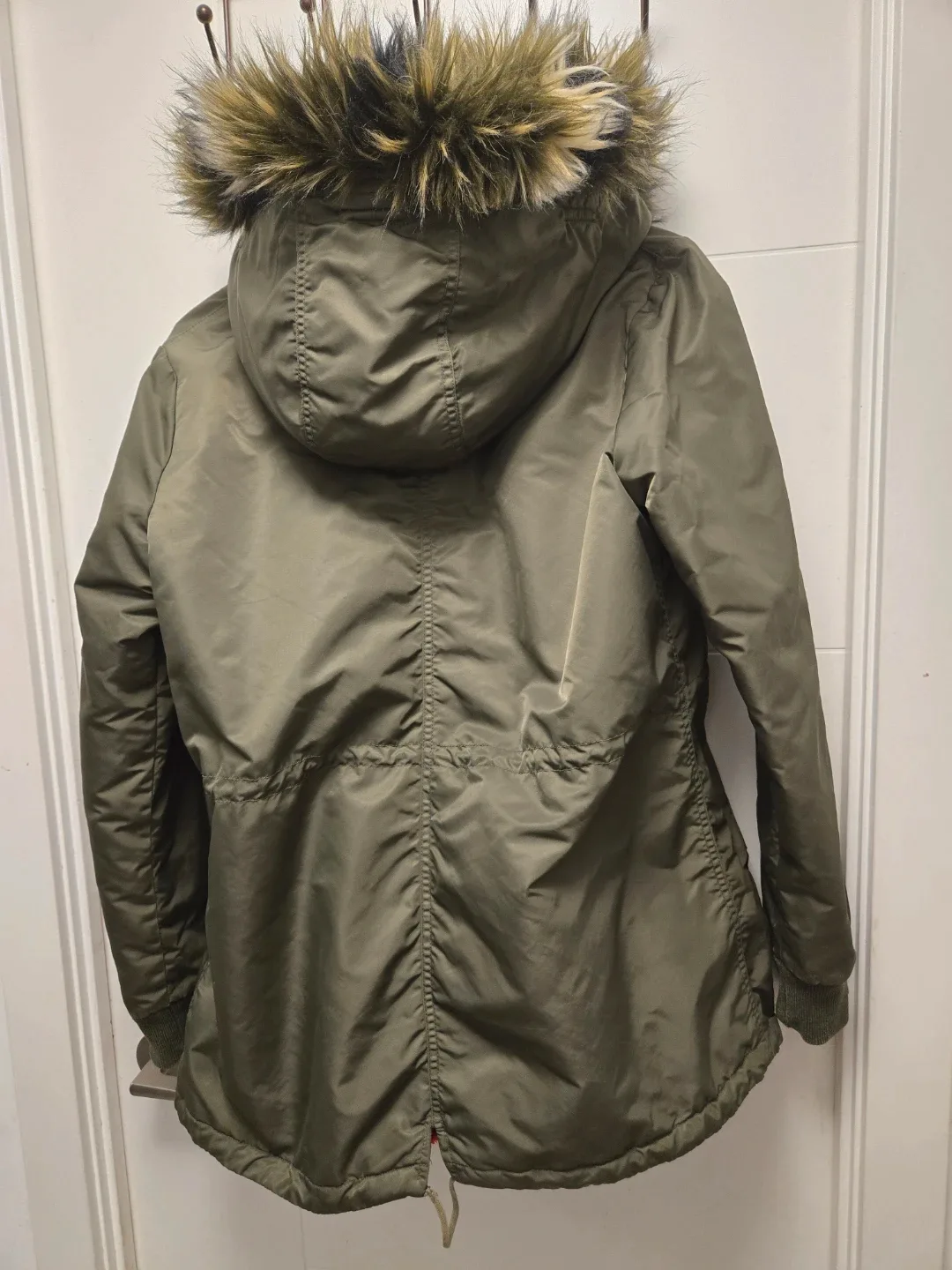Freshly Drycleaned Guess Olive Green Winter Parka - Size L image indicator(4)