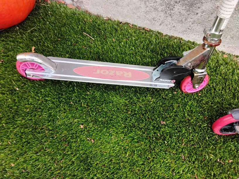 🏖 Razor Scooter - 🎀 Pink Handlebars & WRLD Industries Scooter 🛴 image indicator(10)