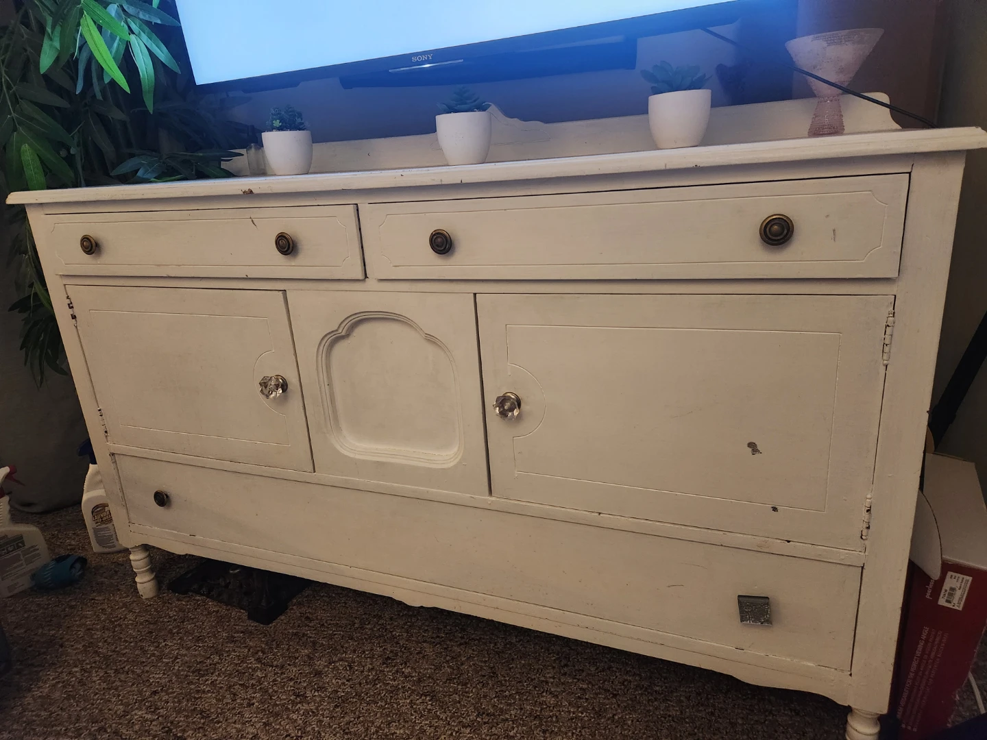 Shabby chiq White Painted Wood Dresser