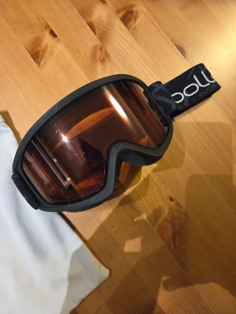 Bolle Ski/Snowboard Goggles with Case image indicator(2)