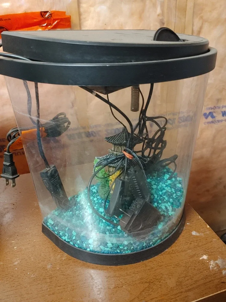 Fish Tank with Accessories image indicator(2)