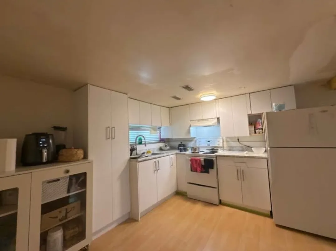 2BR rent Joyce Collingwood image indicator(2)