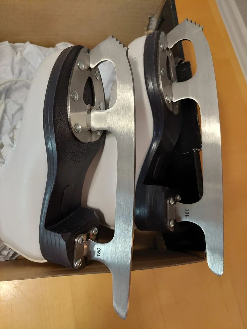 Like New! Youth Size 10 Cameo by Jackson Figure Skates w/ Box image indicator(5)