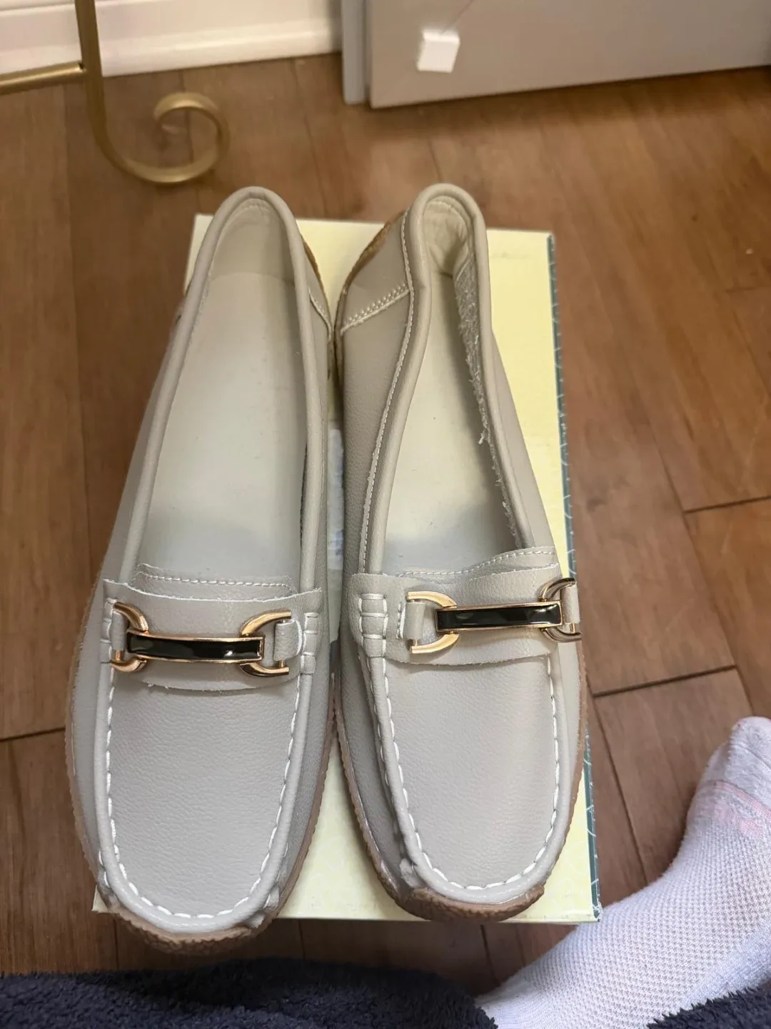 Soft Comfort Elyse Black Loafers - Size 8W image indicator(2)