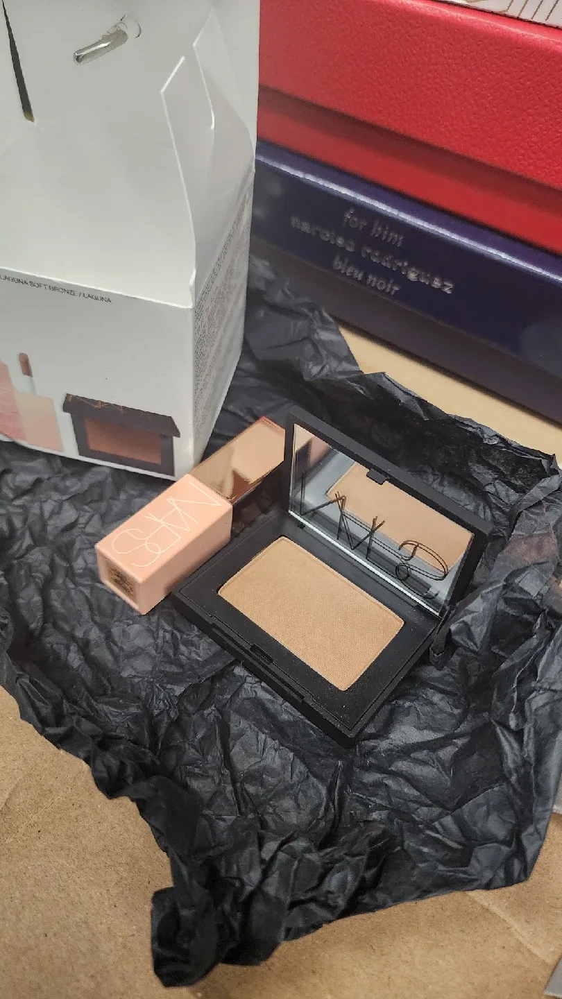 NARS Laguna Bronzing Powder & Anastasia Glow Kit image indicator(5)