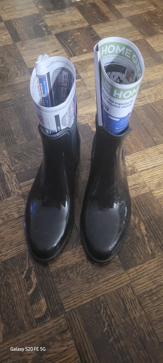 Lemon Jelly Black Rain Boots