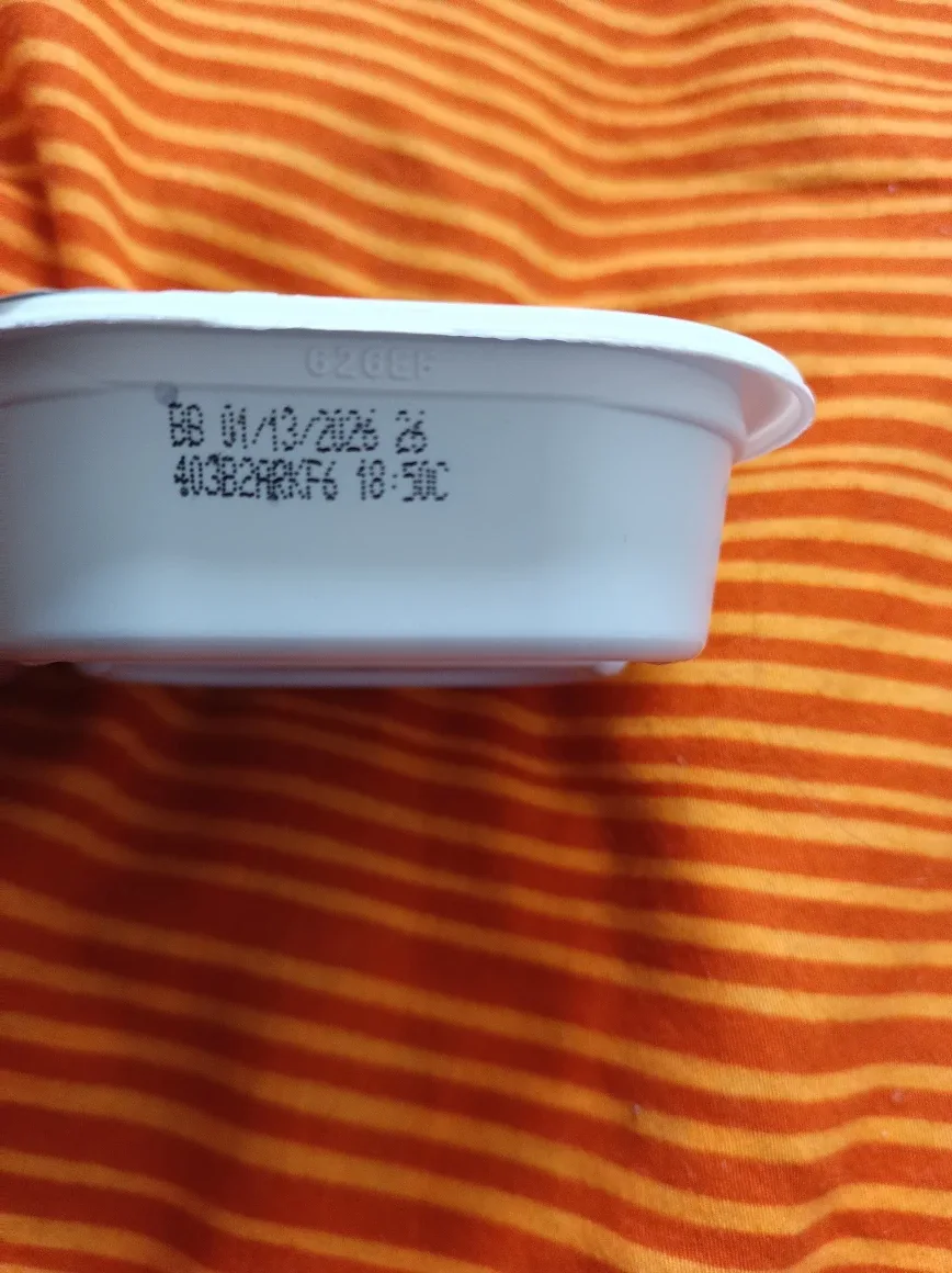 24 pieces of premium cat food in gravy image indicator(2)